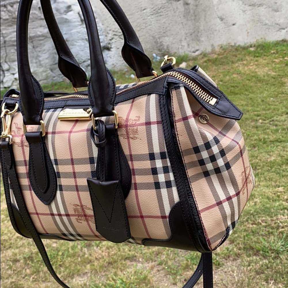 Burberry Beige Nova Check Satchel with Black Trim - Picture 4 of 16